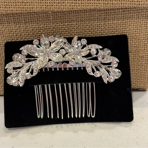 Rhinestone Hair Comb ( Bridal, Fomal) silver with clear rhinestones- Floral - Picture 3 of 7